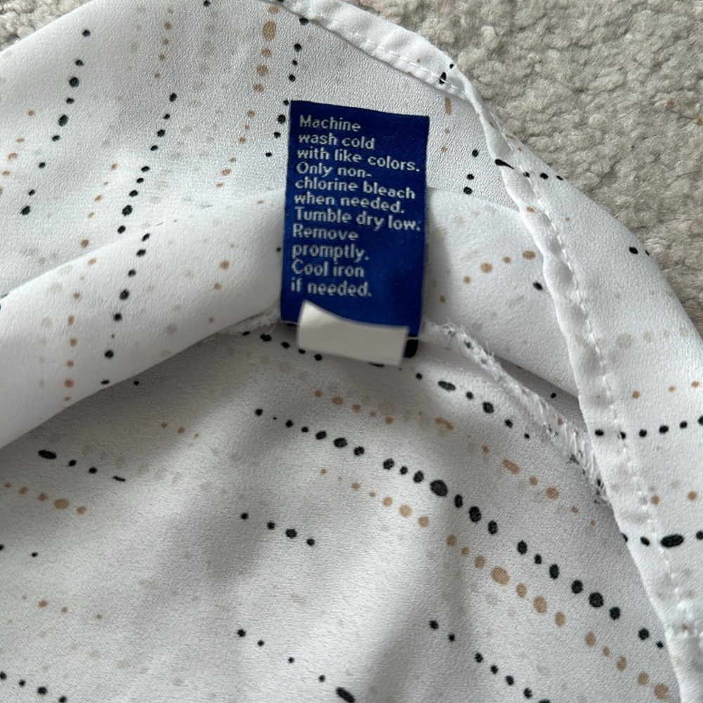 Sleeveless button down - Picture 5 of 6